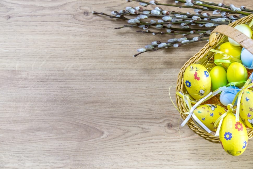 yellow eggs table decor preview