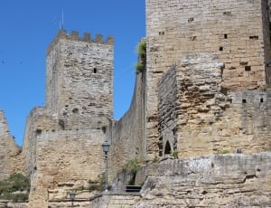 photograph of ancient castle thumbnail