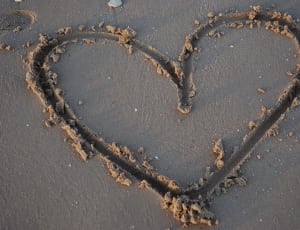 heart sand artwork thumbnail