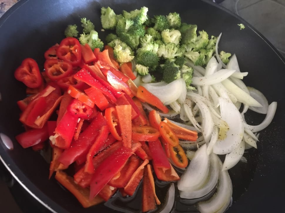 slice onions broccoli tomatoes and bell peppers preview