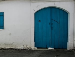 blue wooden door thumbnail
