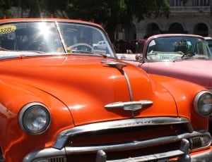 2 vintage cars thumbnail