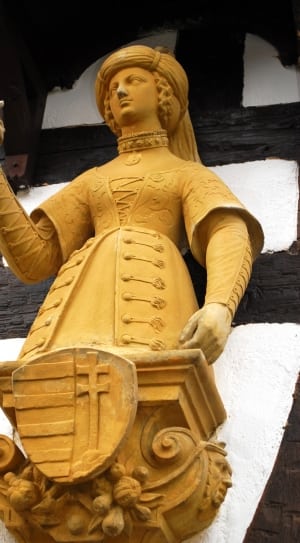 yellow woman in dress statue thumbnail