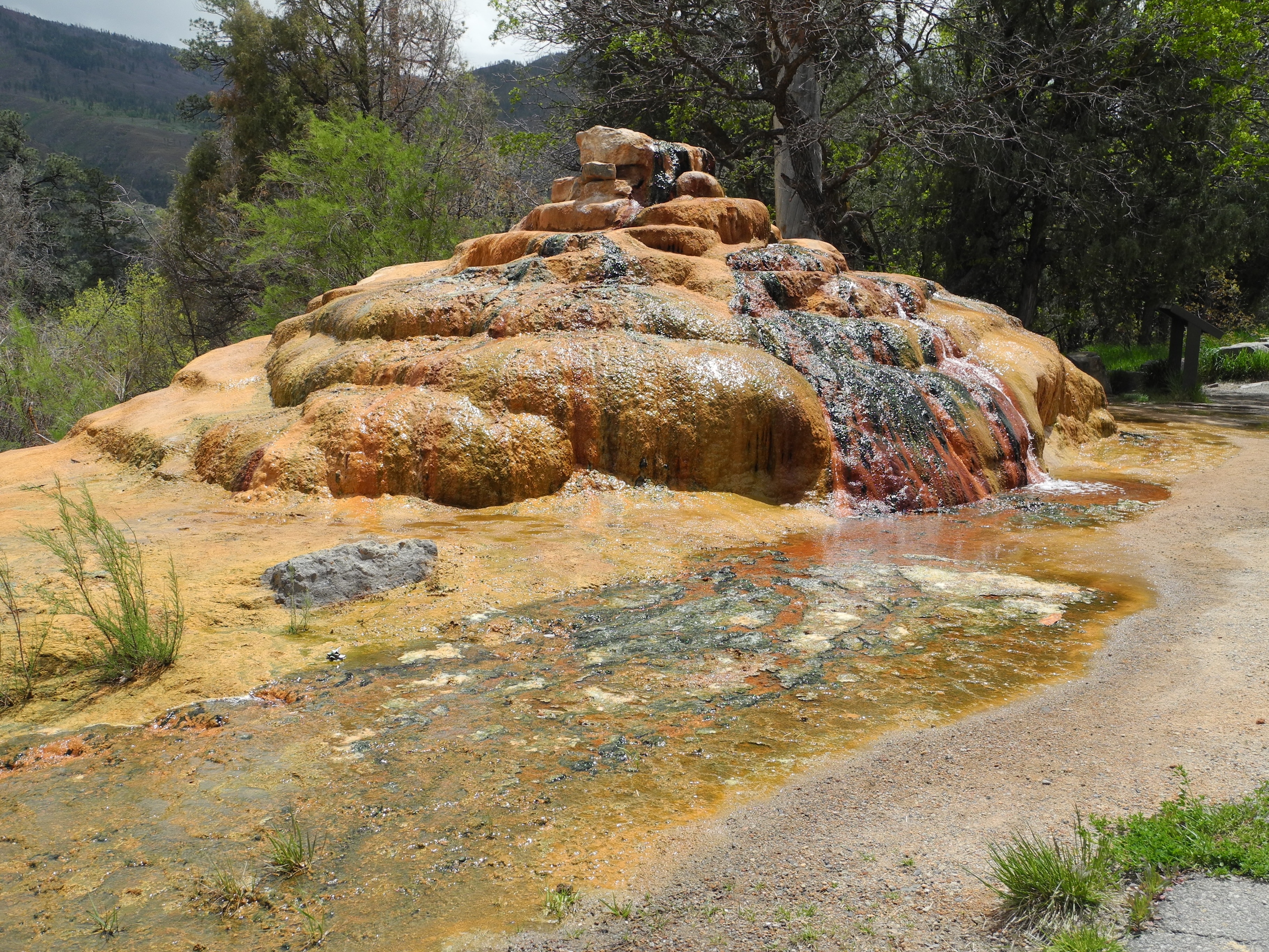 sulfur rock formation