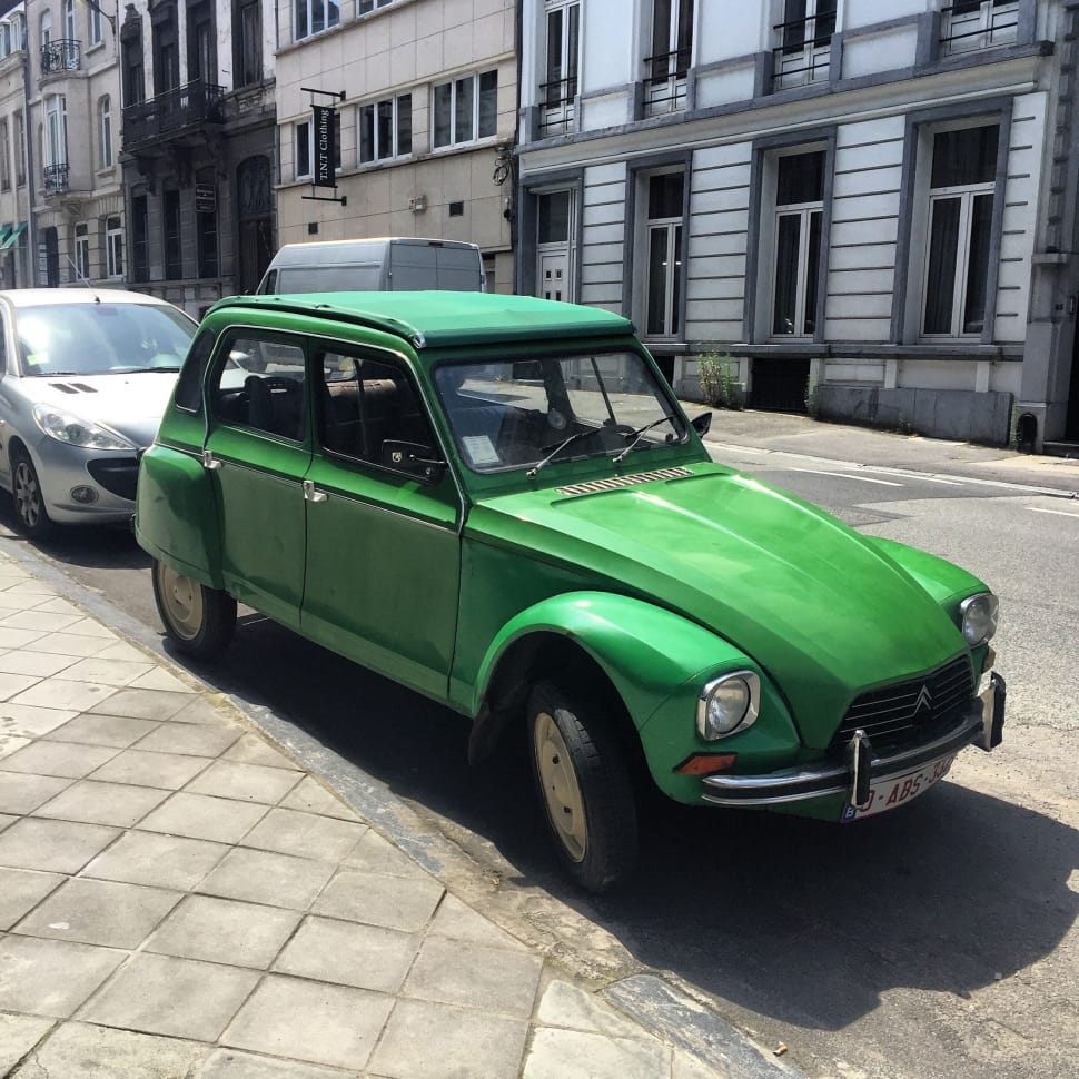 green citroen classic car preview