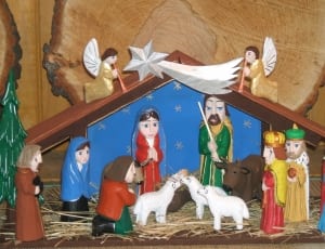 wooden nativity scene figurine thumbnail