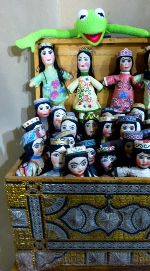 dolls lot with box thumbnail