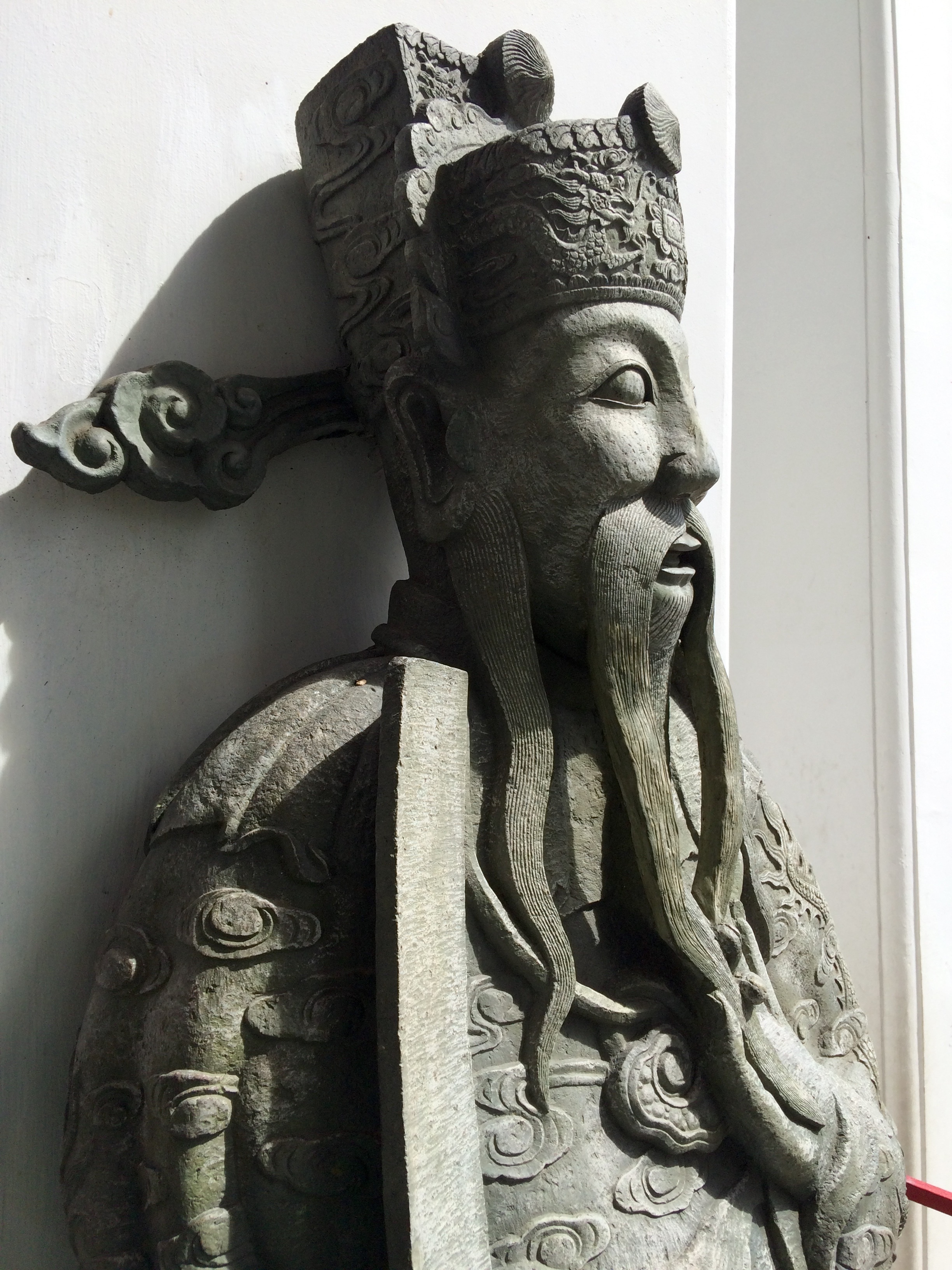 emperor carved statue