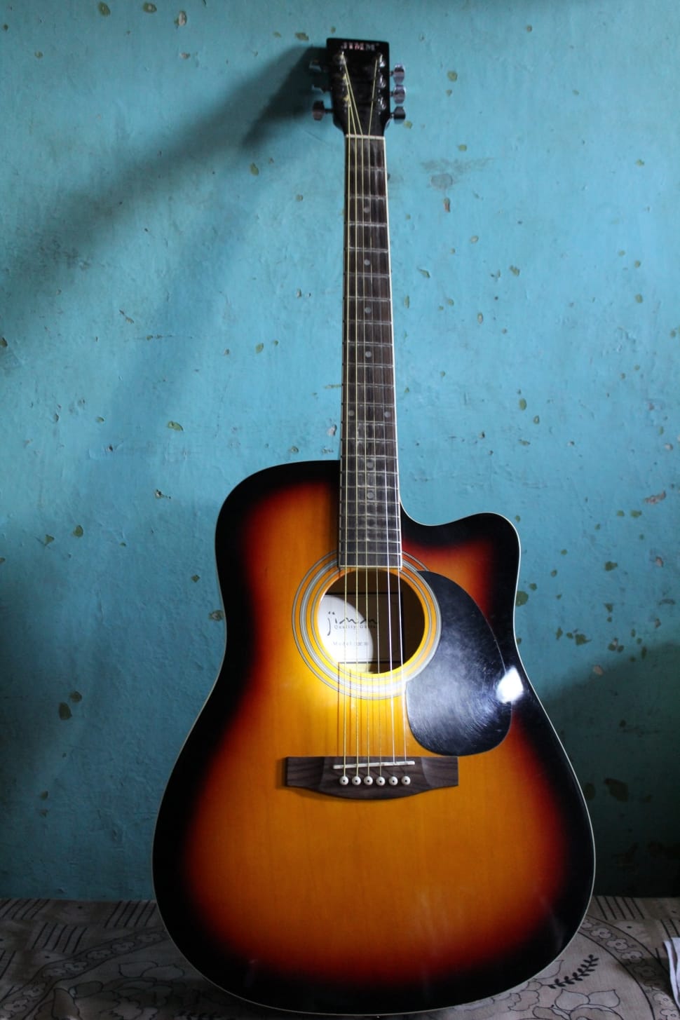 black and brown acoustic guitar