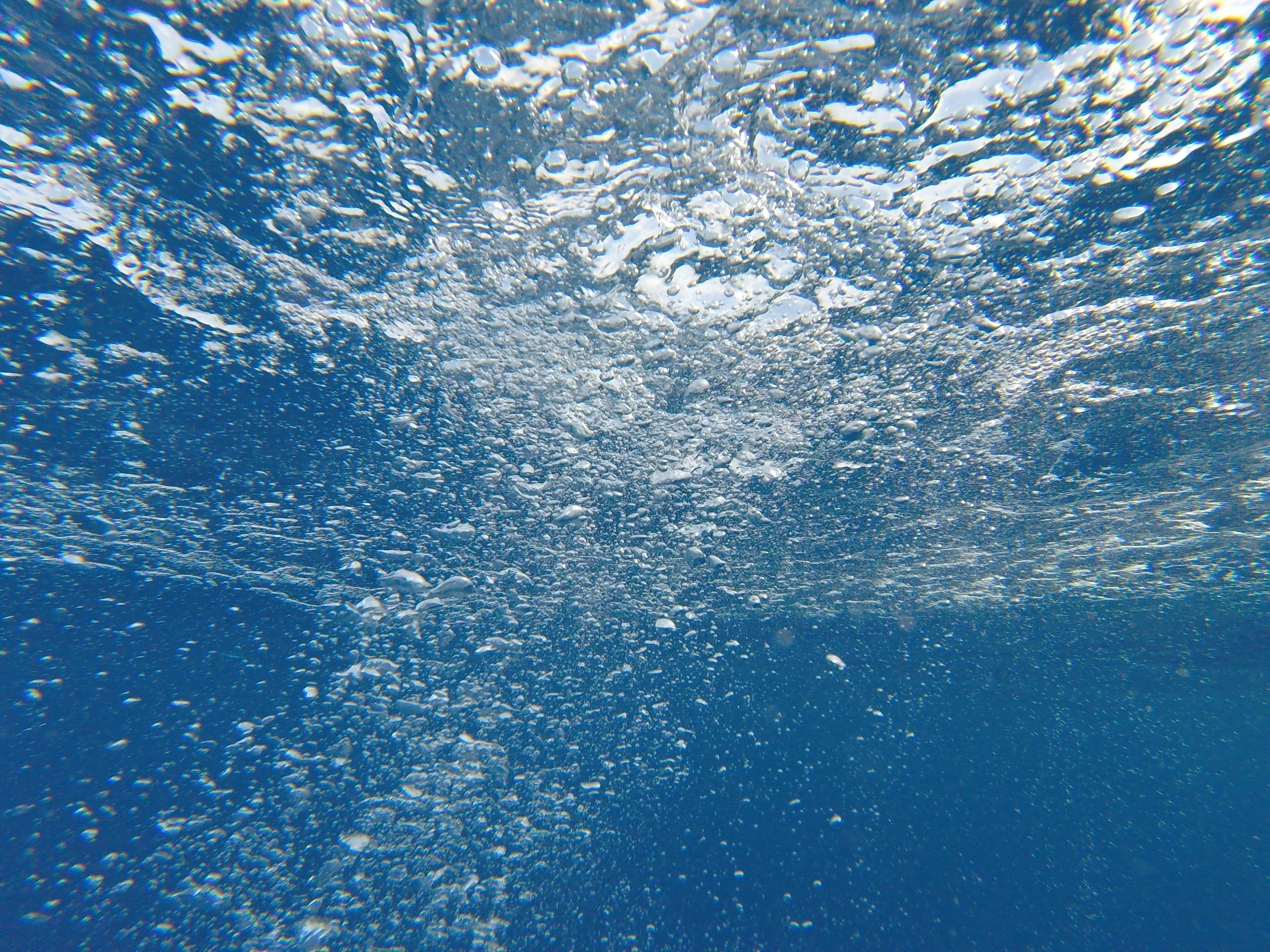 Пузырики под. Текстура воды. Фактура воды. Пузырьки под водой. Вода фон.