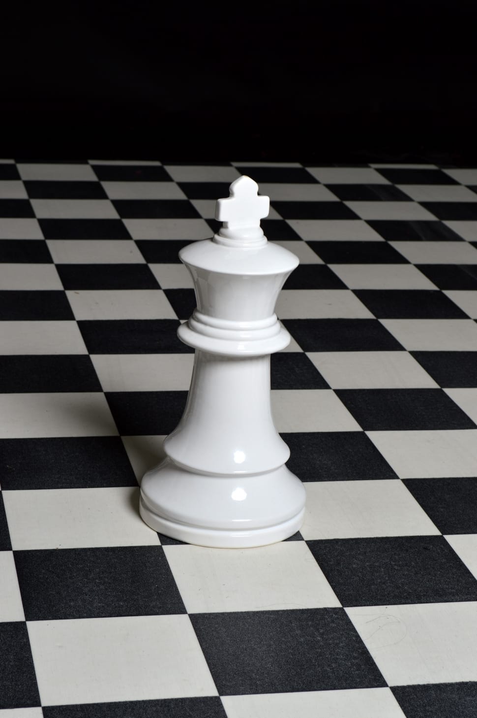 white king chess piece preview