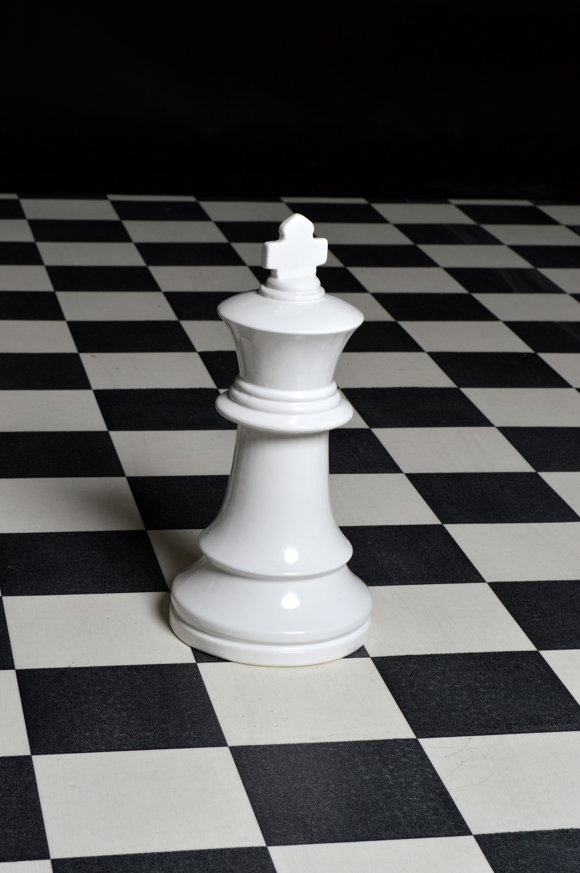 white king chess piece