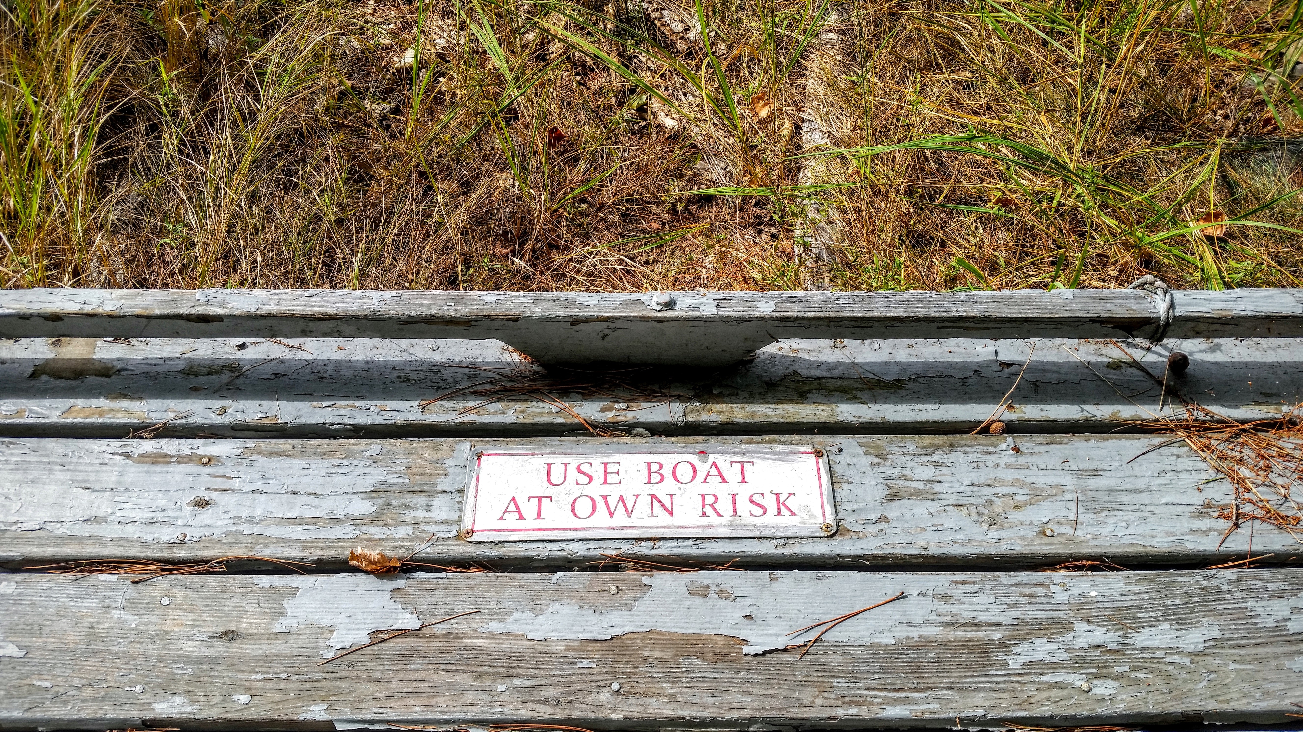 use boat at own risk signage