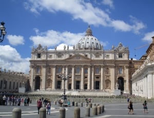saint peter's basilica in vatican thumbnail