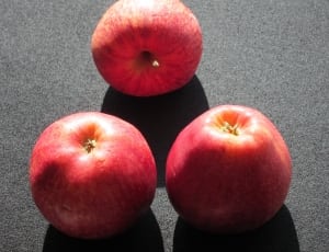 three apple fruits thumbnail