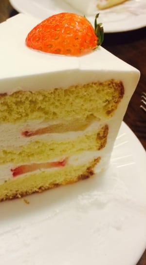 strawberry vanilla cake thumbnail