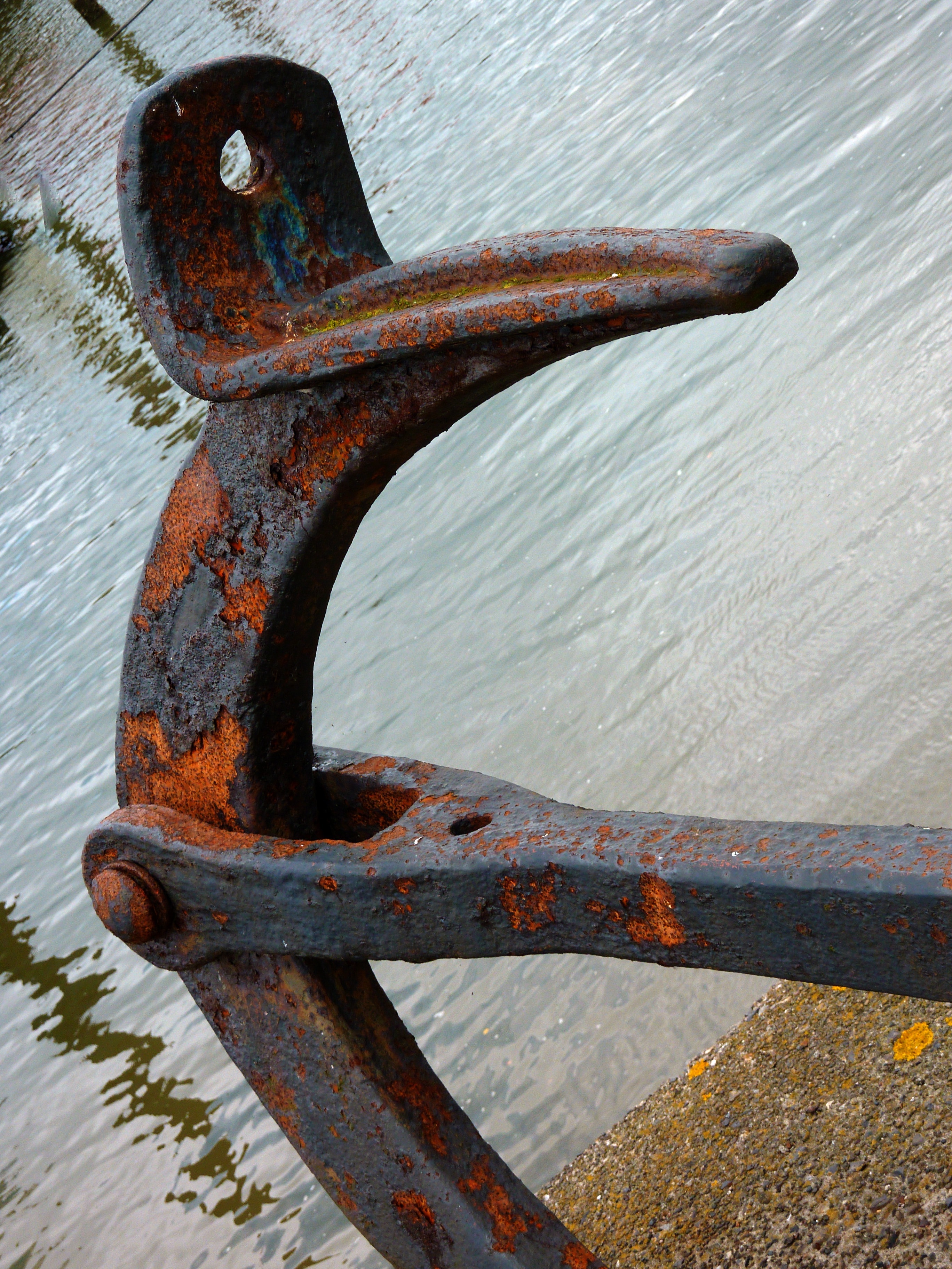 gray metal anchor