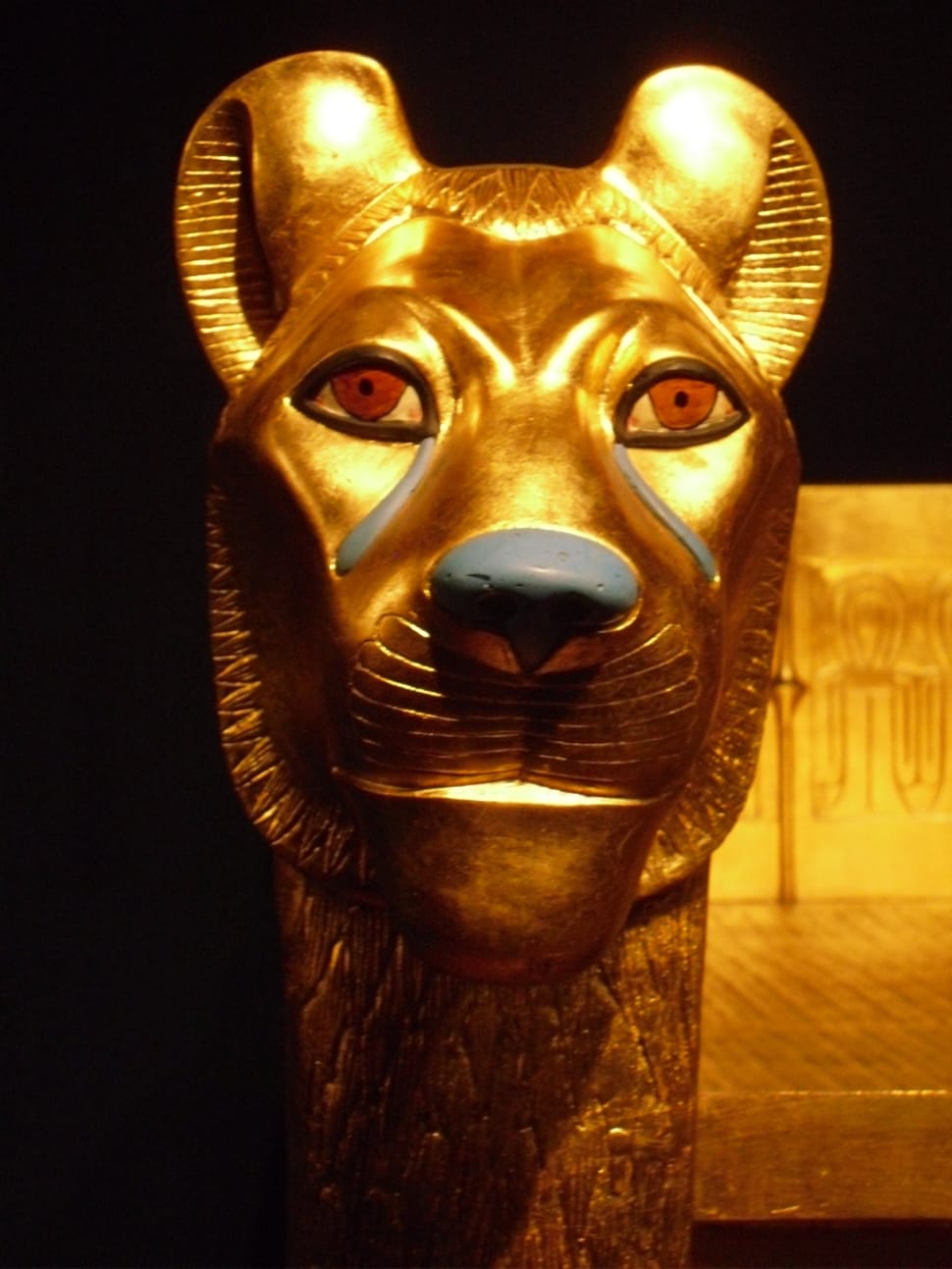 gold lion head statue preview
