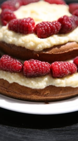 raspberry cake thumbnail