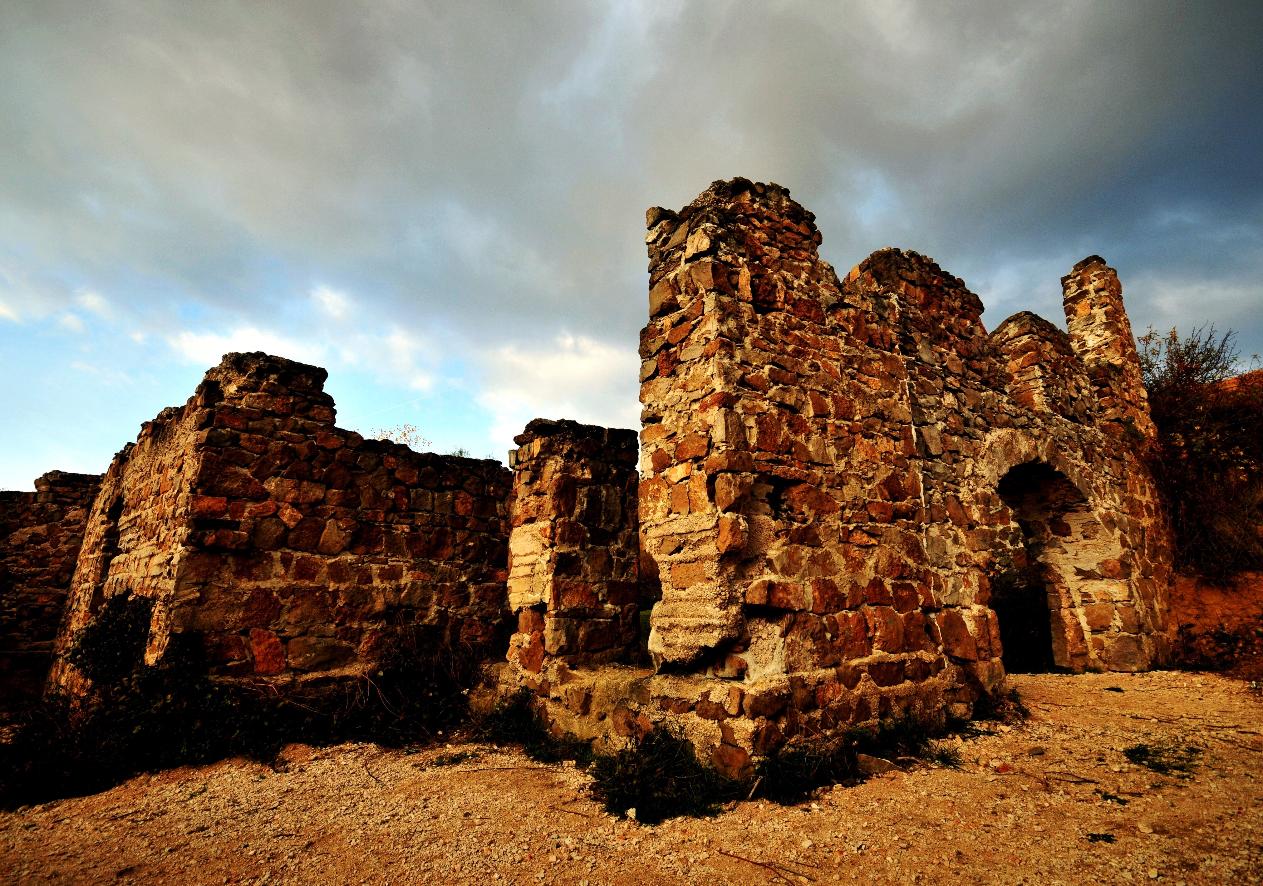 brown and beige brick ruins