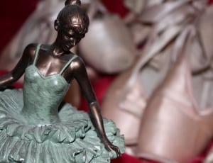 ballerina ceramic figurine thumbnail