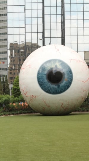 white eyeball statue thumbnail