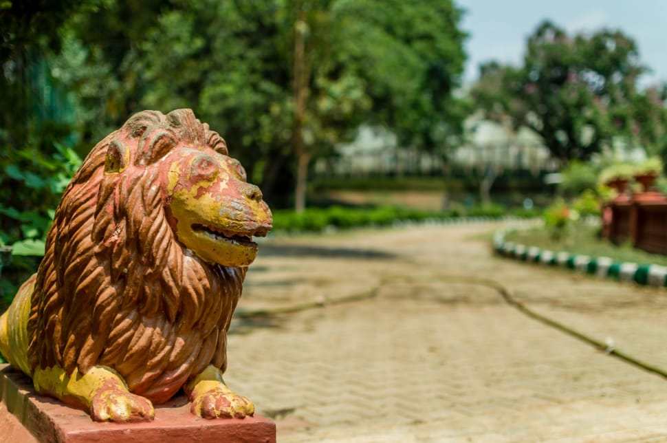 lion statuette preview