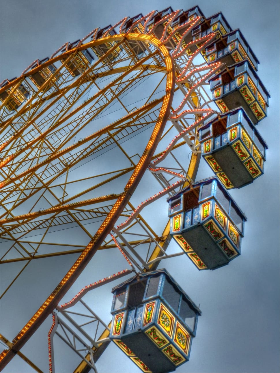 yellow and white perris wheel preview