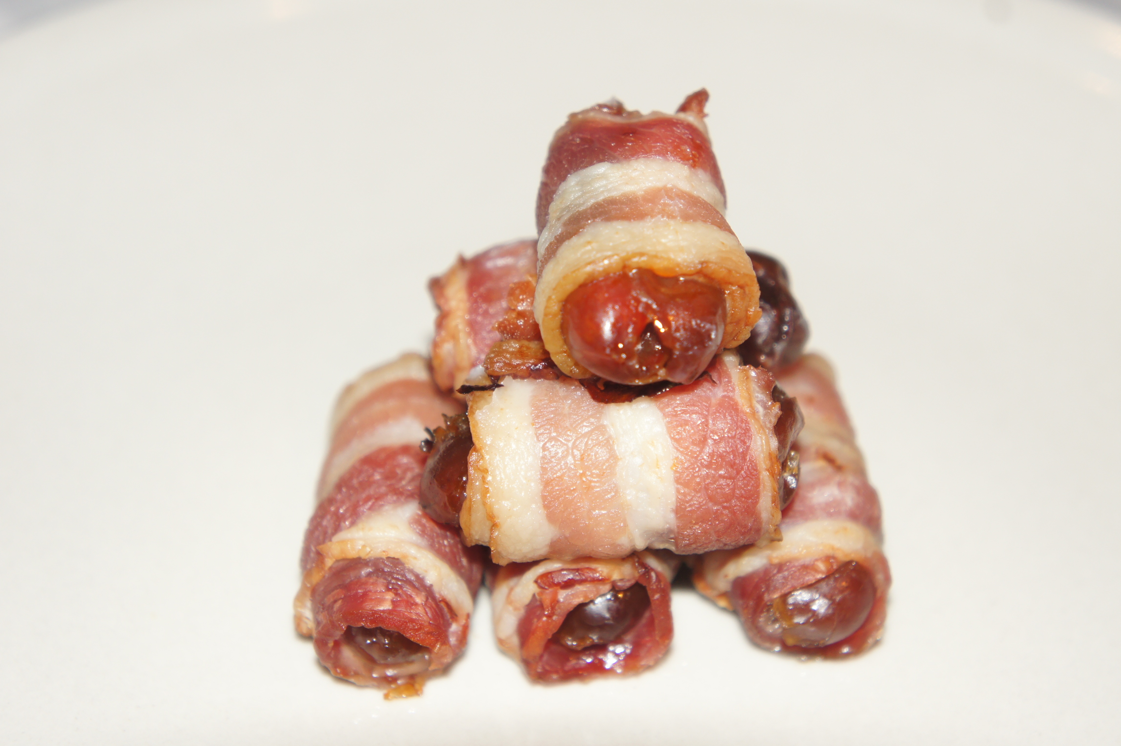 hotdog wrapped with bacon strips