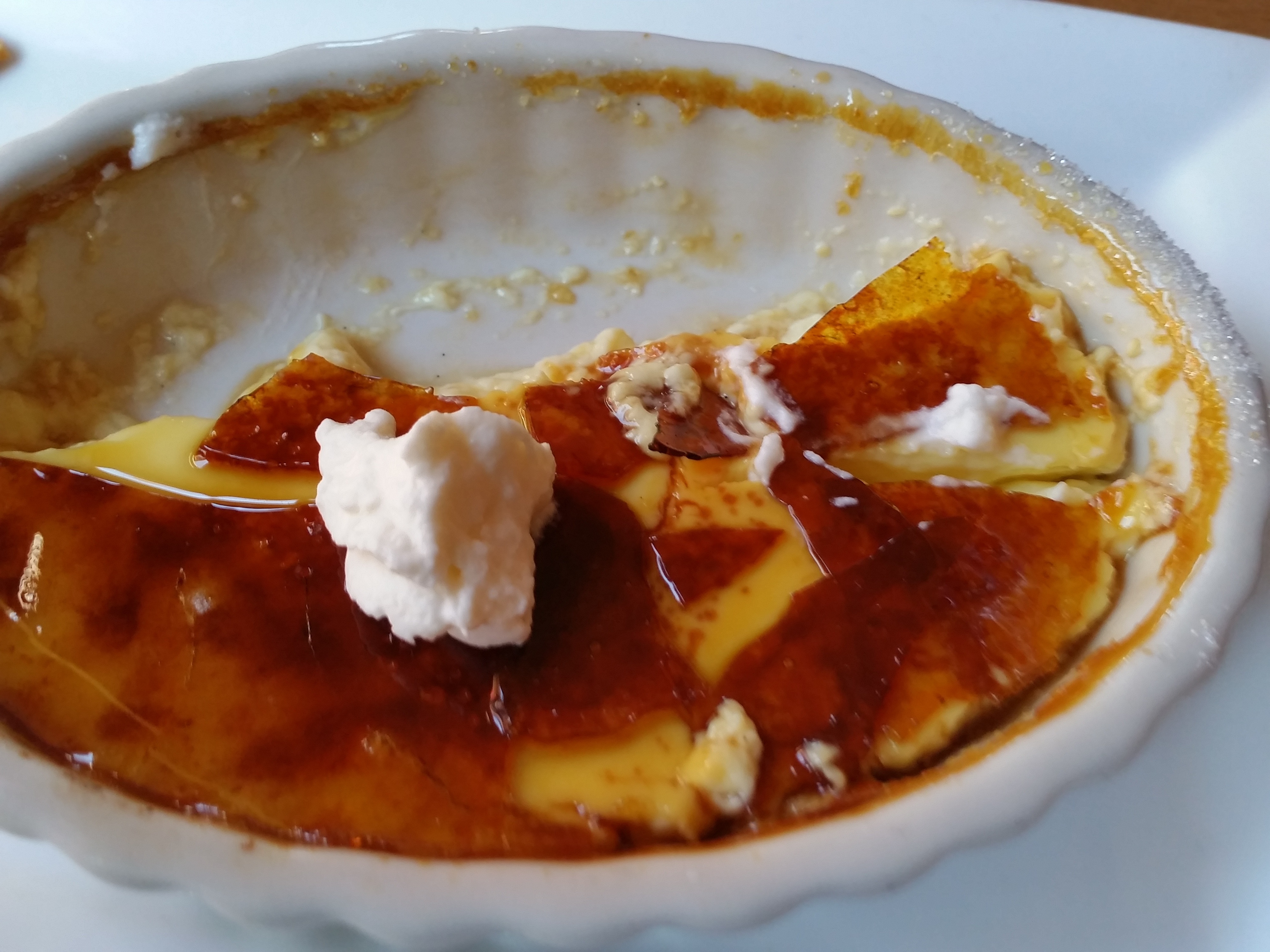 pancake and white ceramic round plate