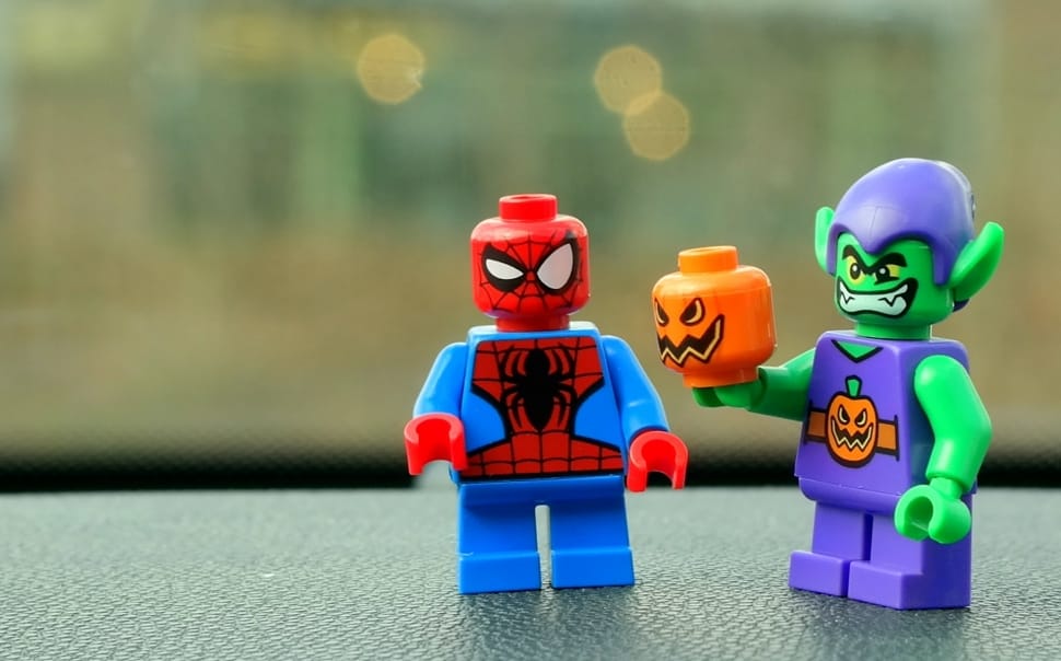 spider-man and green goblin lego plastic toy preview