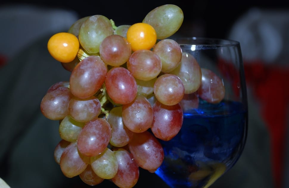 brown and green grapes lot preview