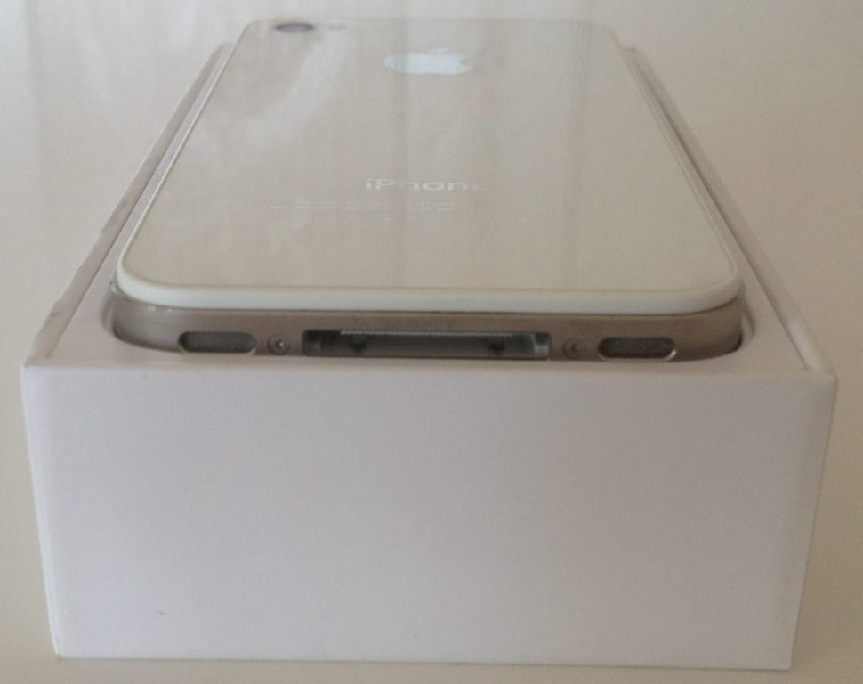 white iphone 4 with box preview