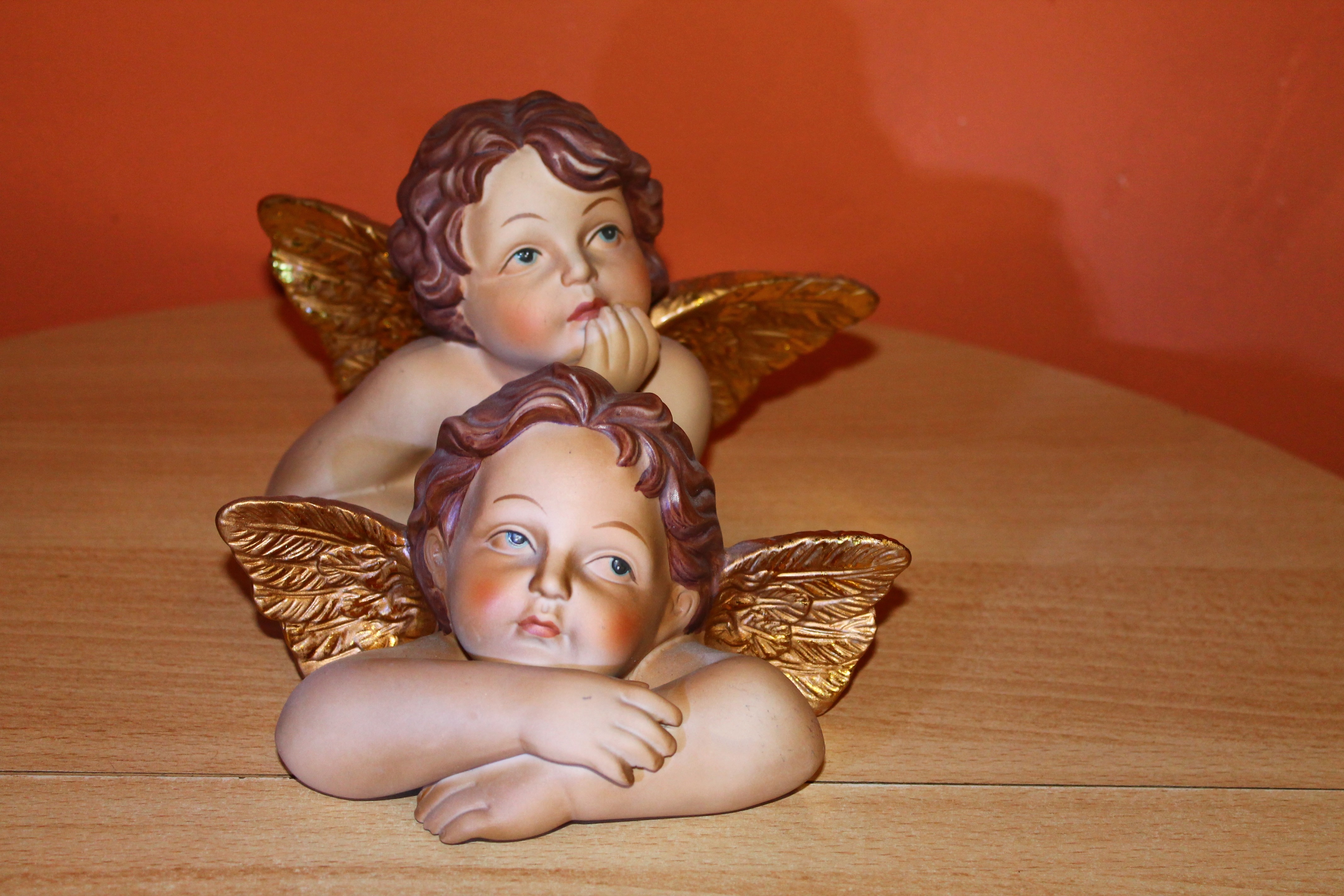 2 cherub ceramic figurines