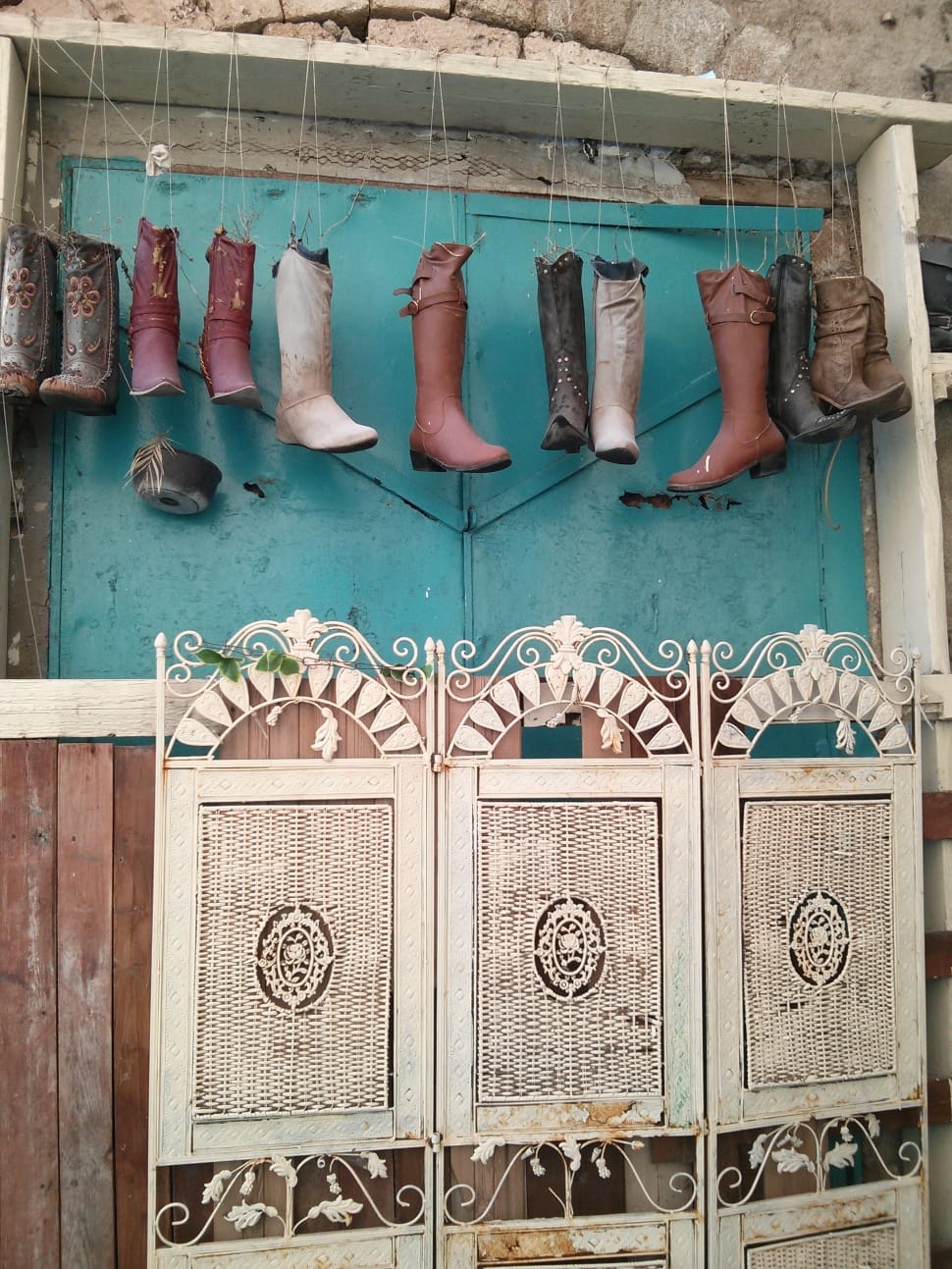 cowboy boots and white metal 3 room divide preview