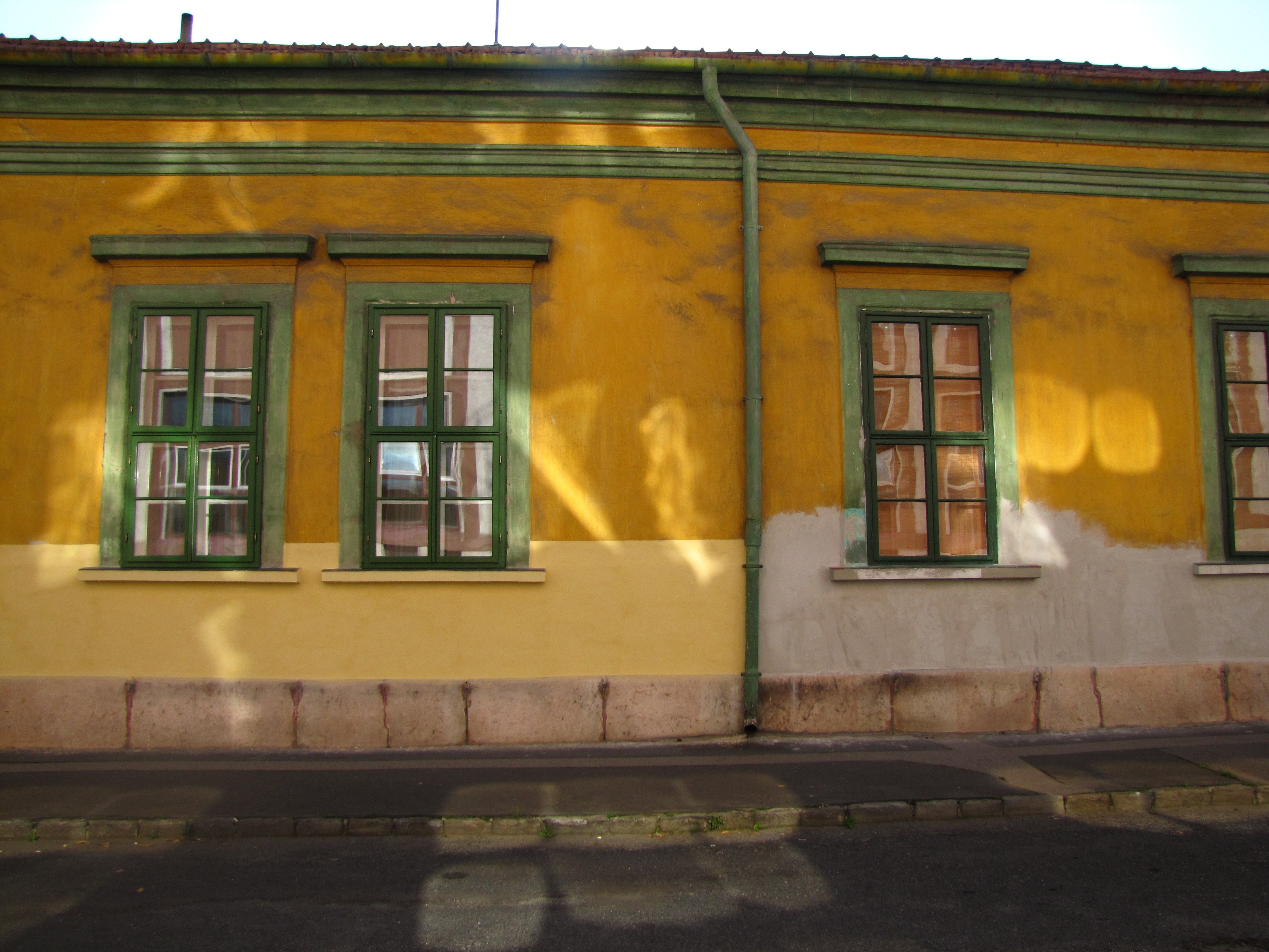 wall painted with yellow and white during daytime