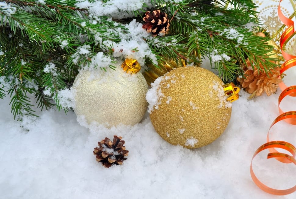 2 yellow and beige baubles preview