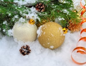 2 yellow and beige baubles thumbnail