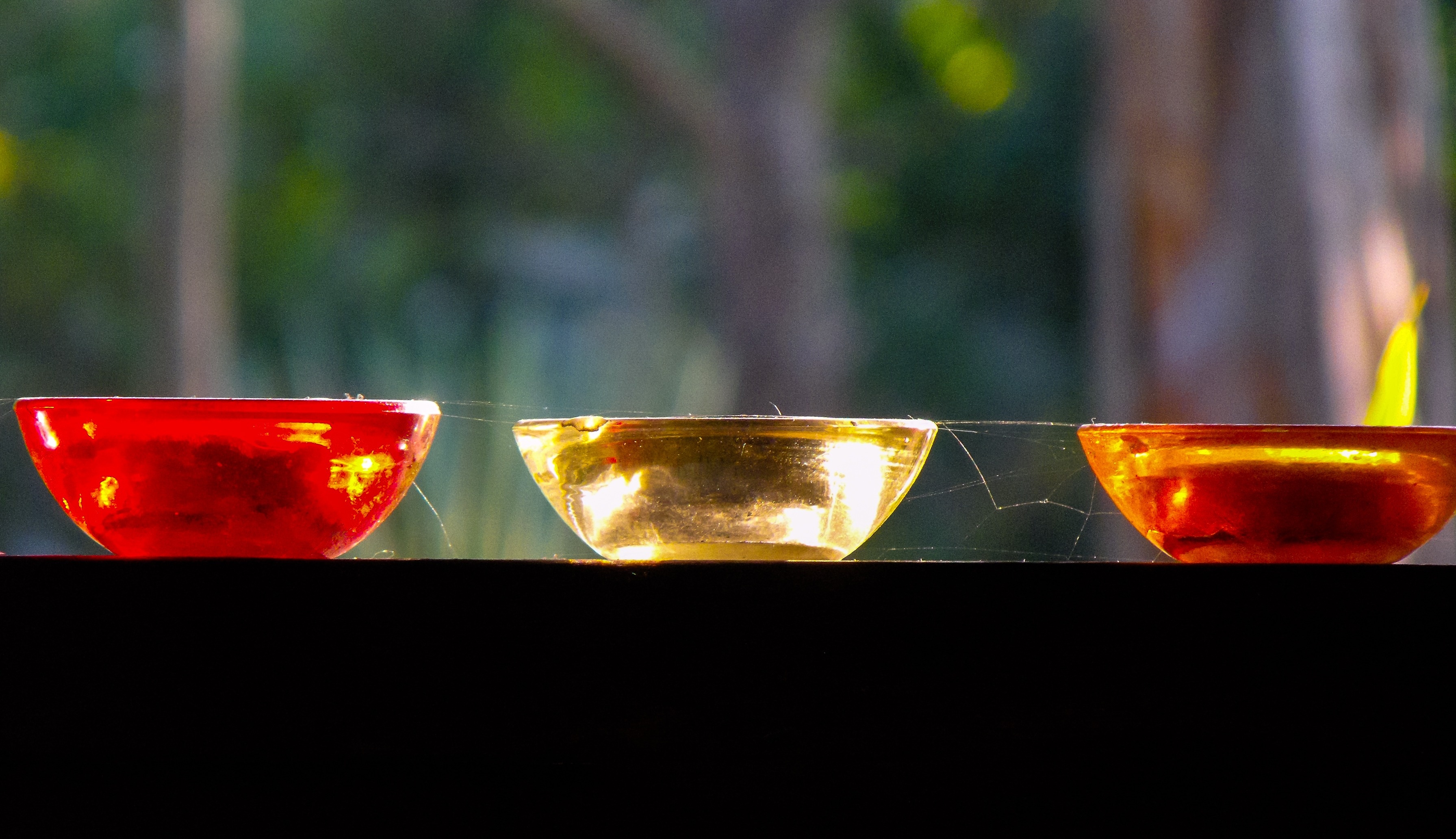 3 round glass bowls
