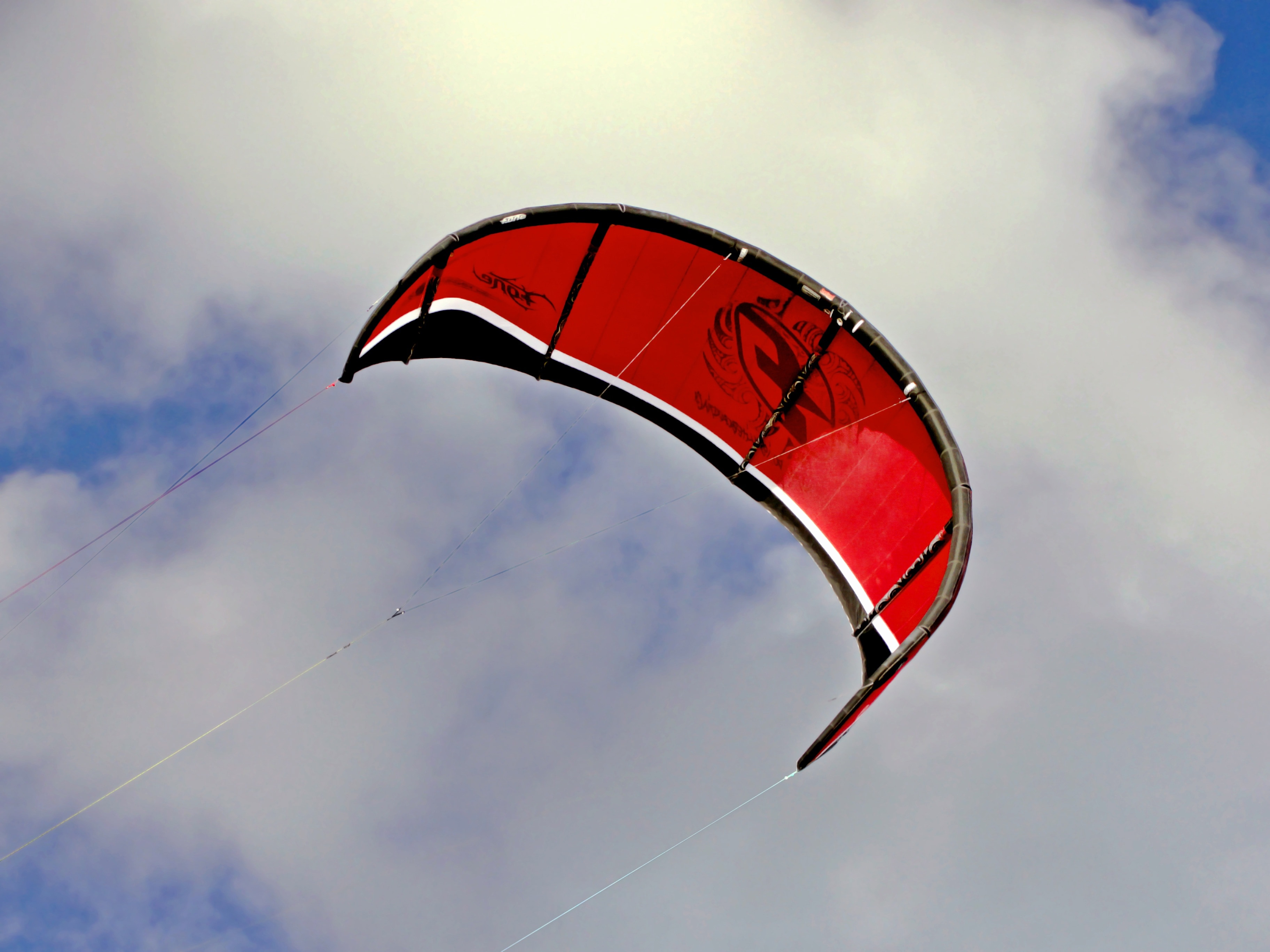 red-and-black paragliding