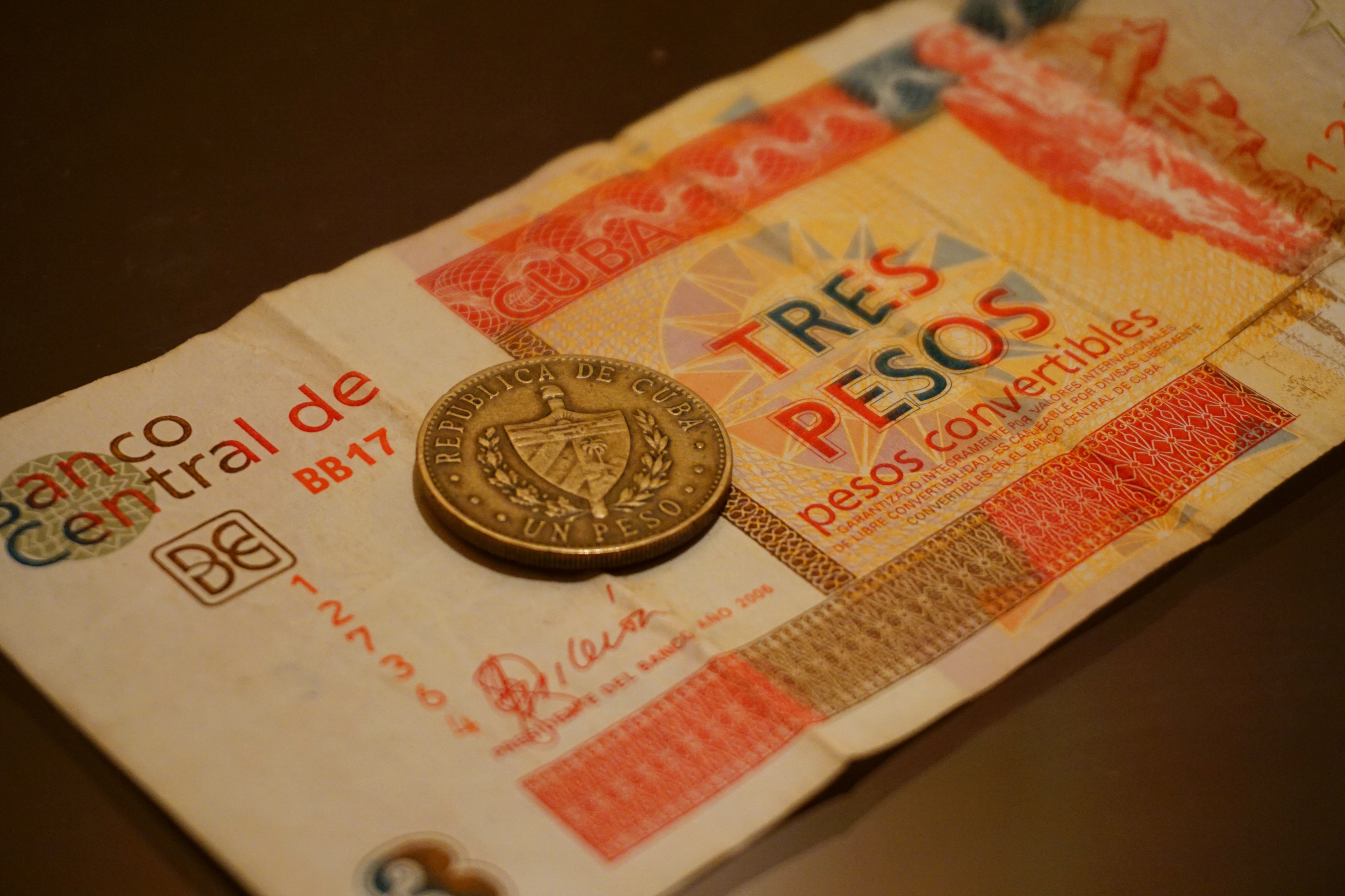 tres pesos cuban peso