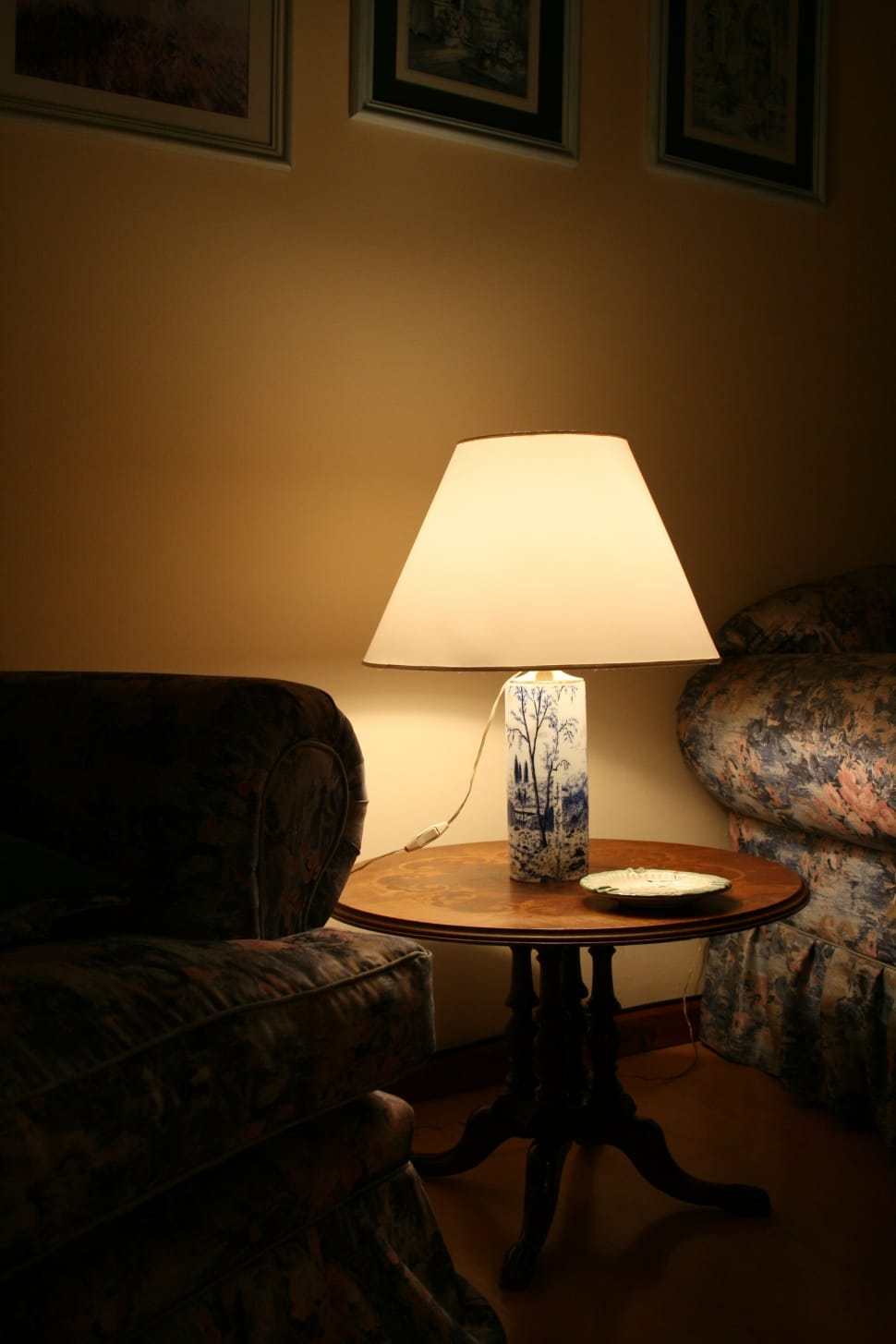 white table lamp preview