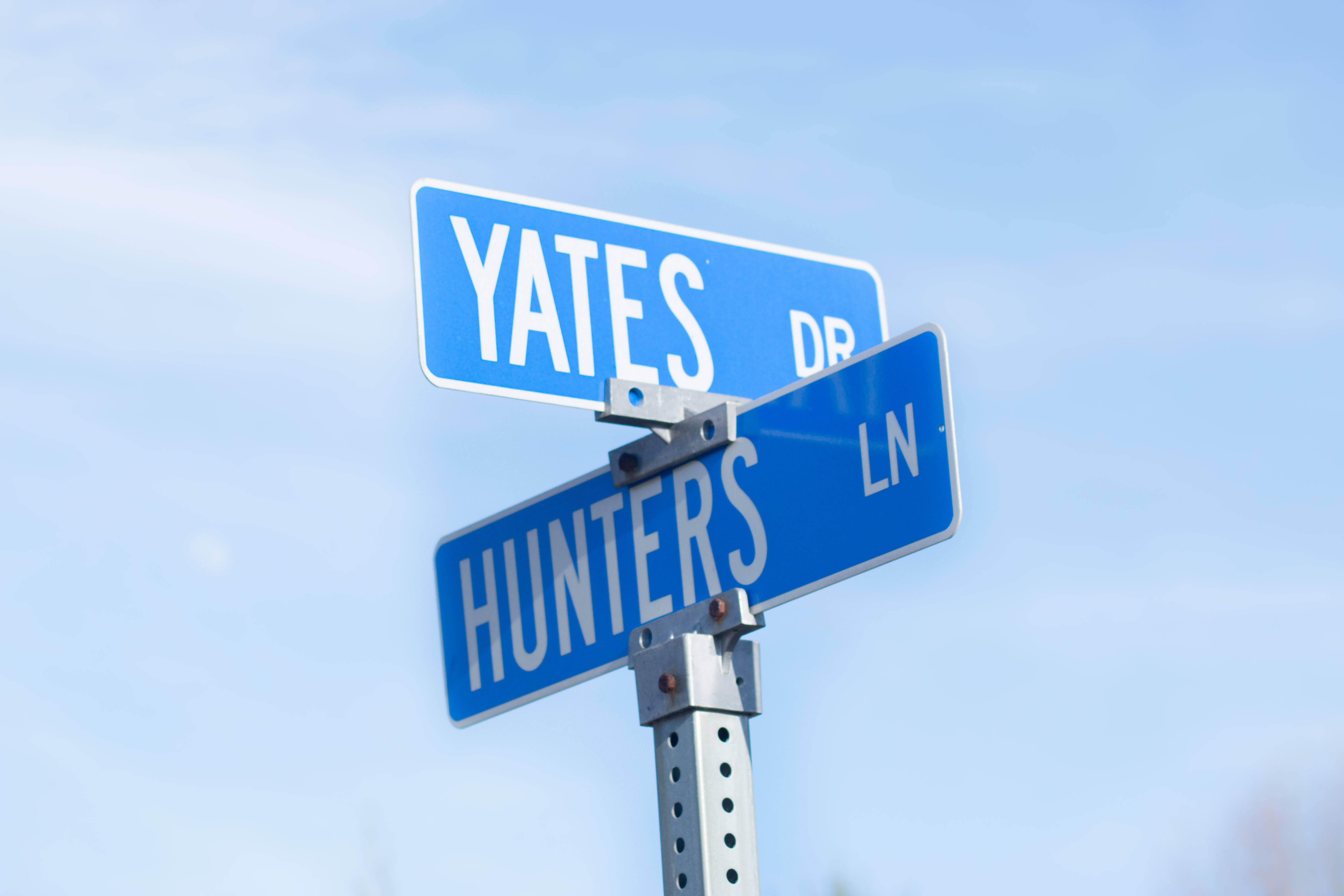 yates dr and hunters ln signage