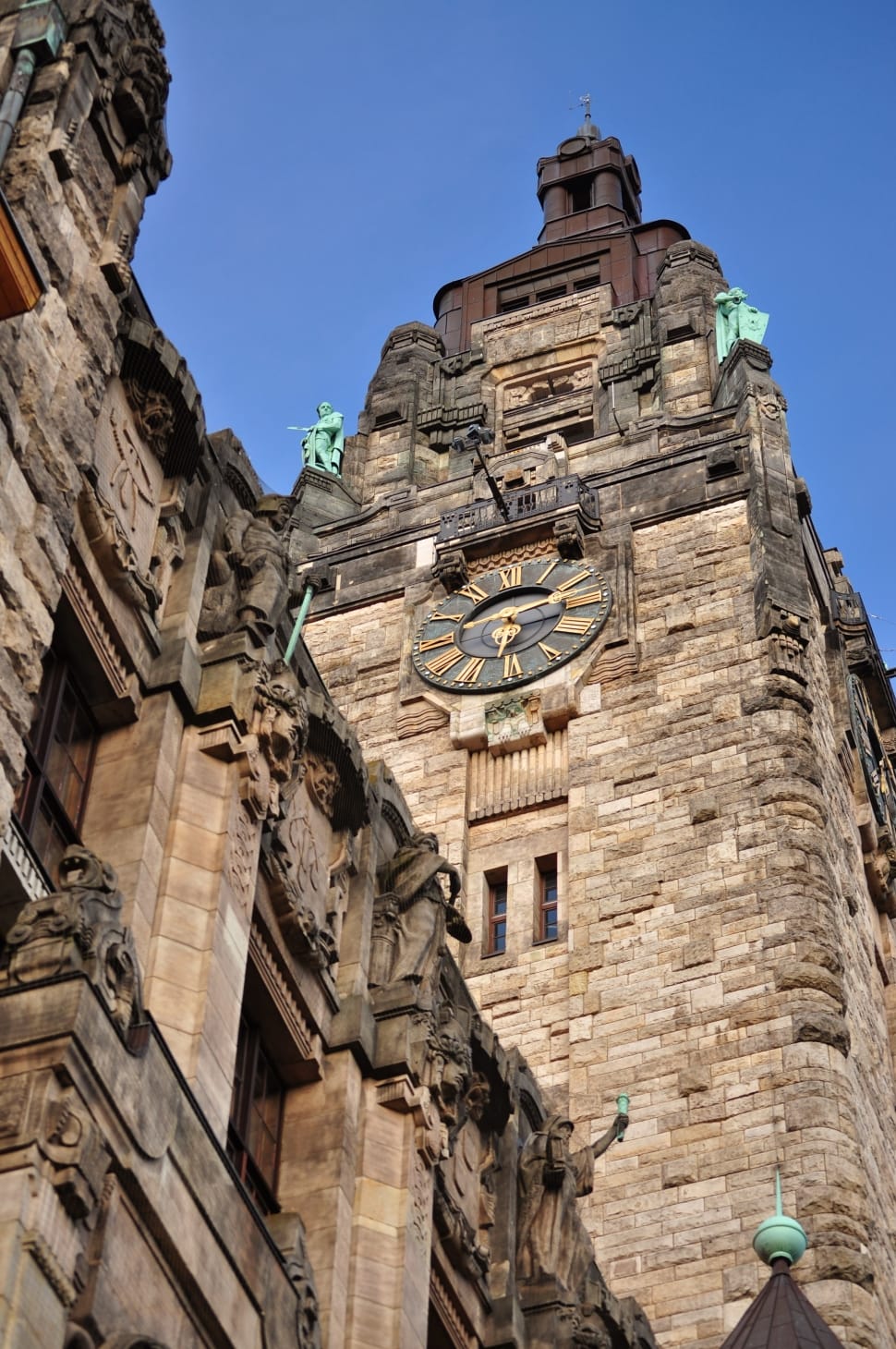 clock showing 6:15 preview