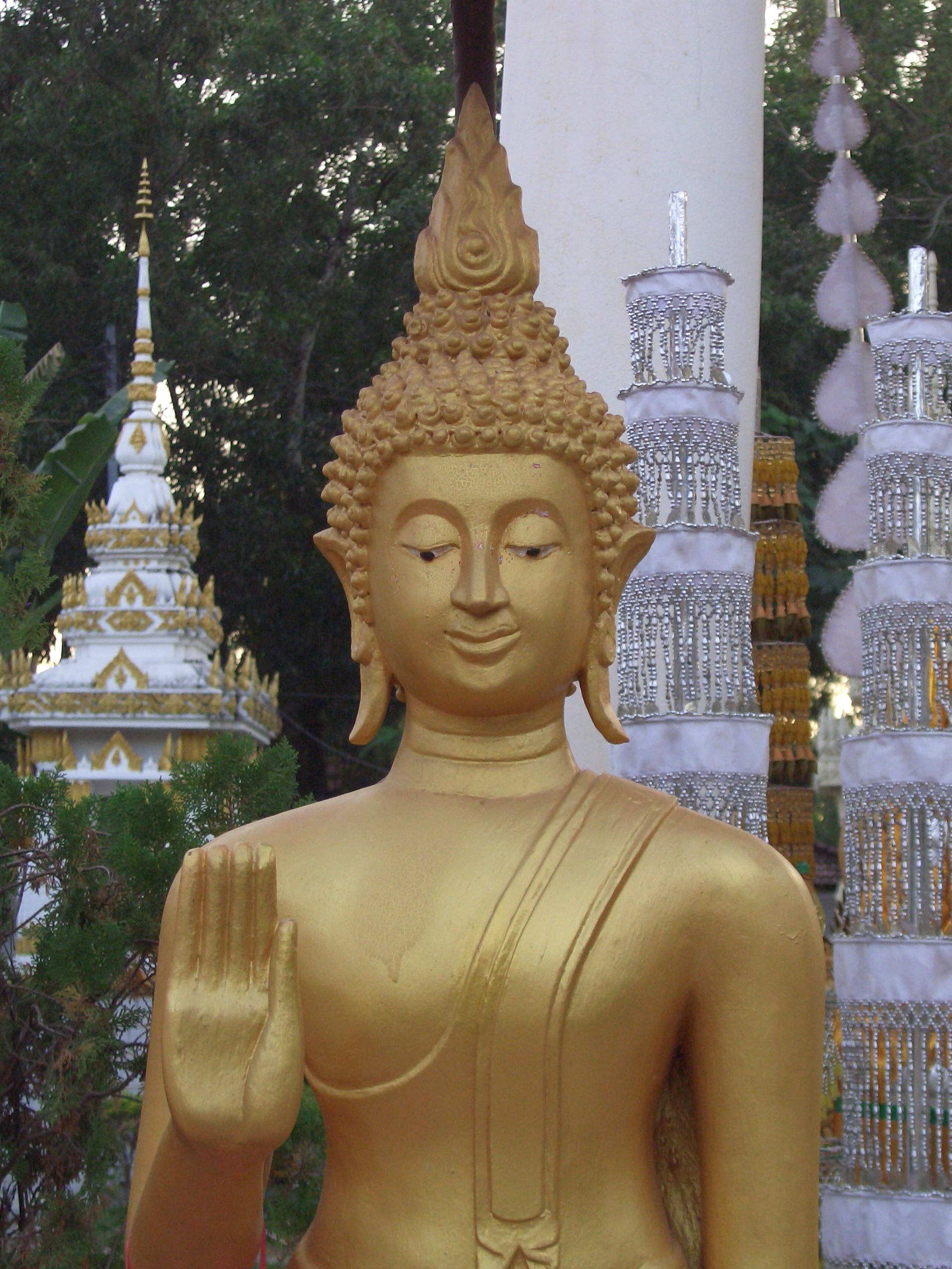 gold sitting buddha statuette