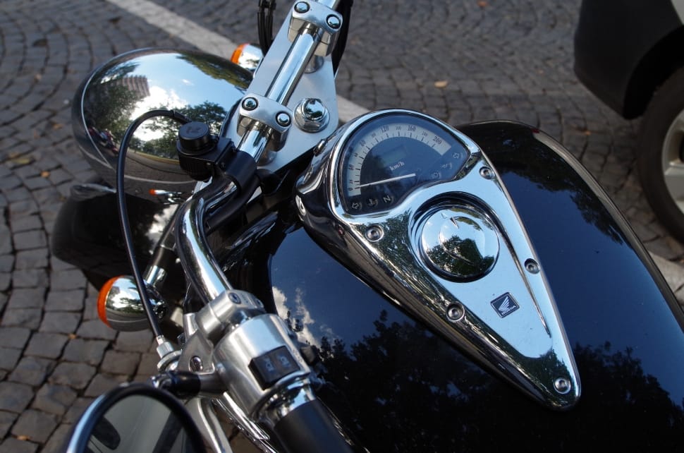 black and gray cruiser motorcycle preview