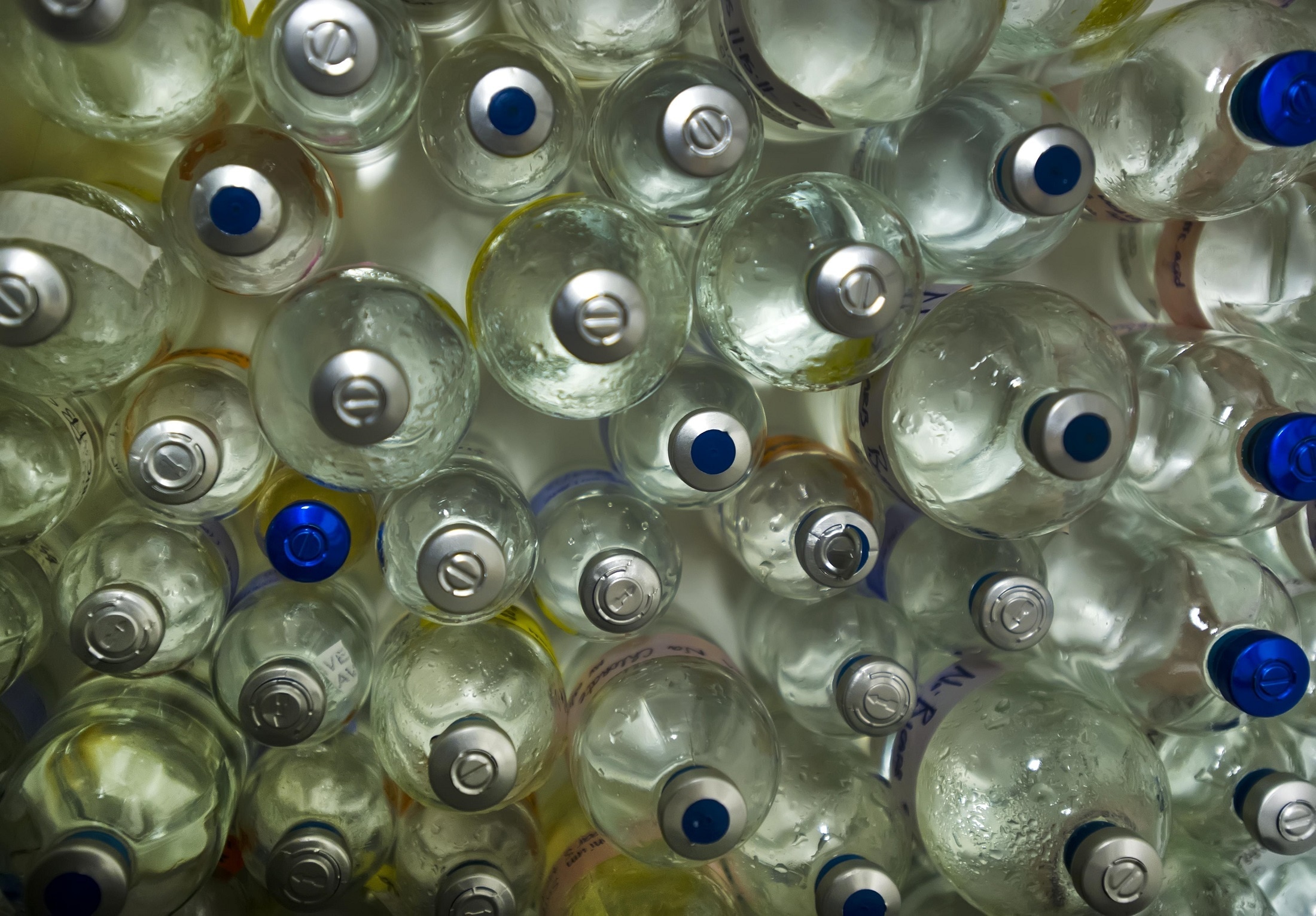clear plastic bottles with lids