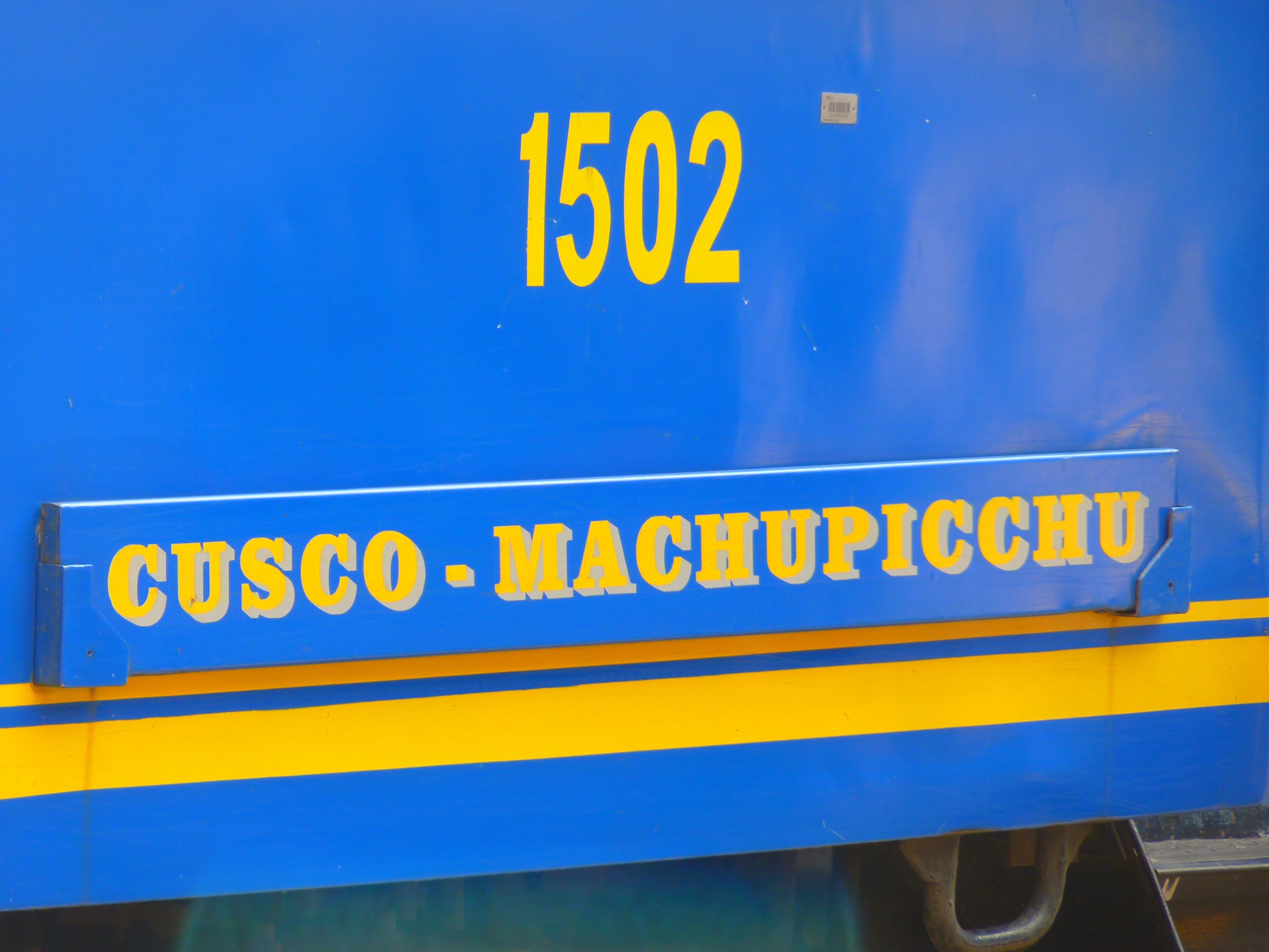 blue and yellow 1502 cusco machioucchu