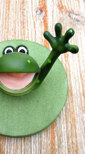 frog figurine thumbnail