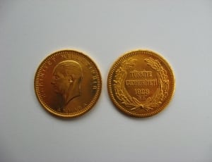 2 gold round coins thumbnail